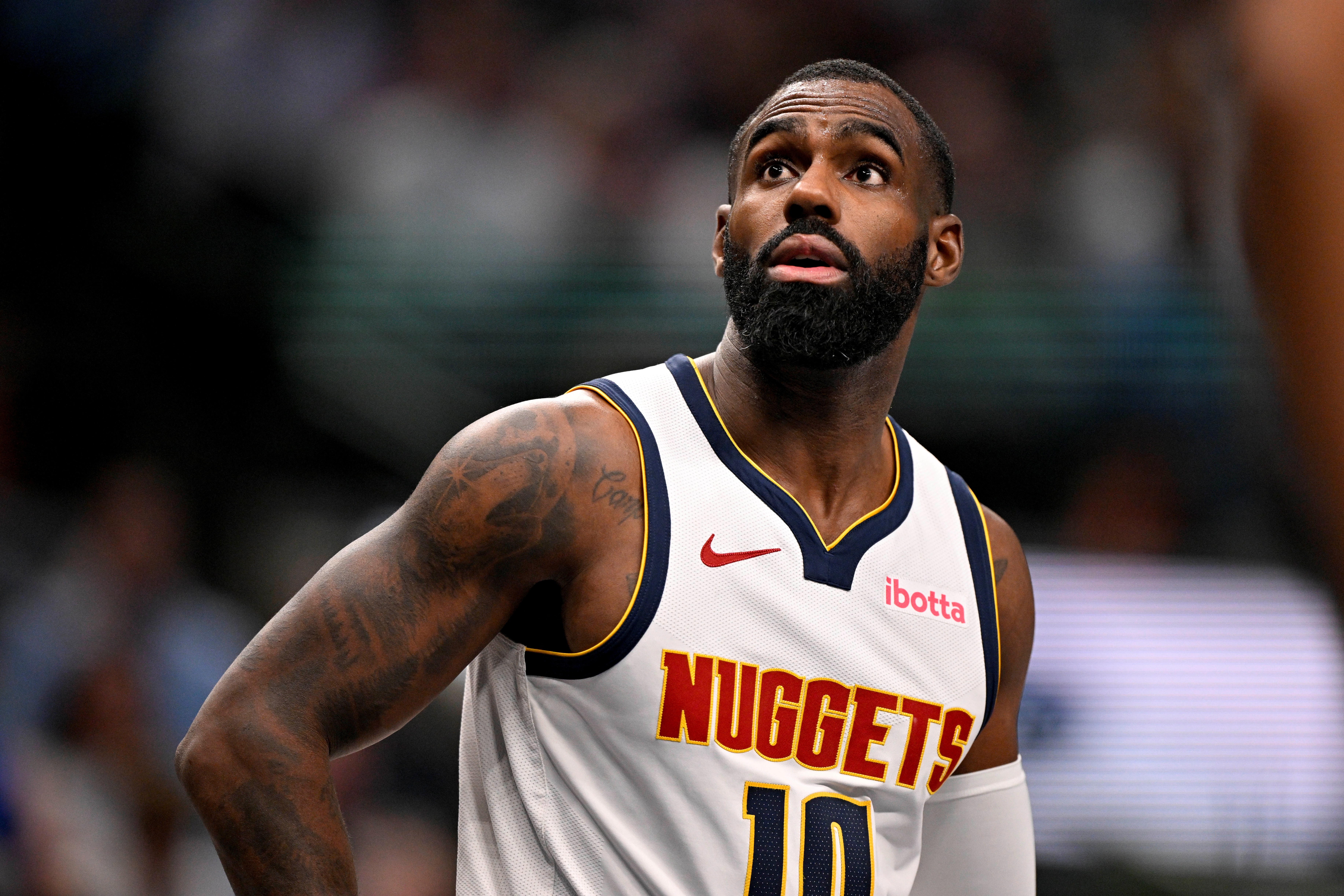 开云体育入口-打得啥啊!小哈达威半场6中1仅拿2分 无其他任何数据